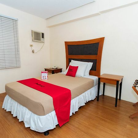 Reddoorz @ Amorsolo Makati Makati City Exteriör bild