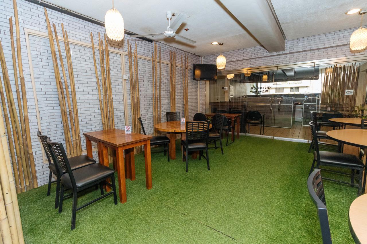 Reddoorz @ Amorsolo Makati Makati City Exteriör bild