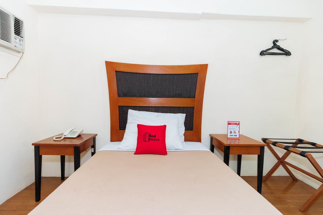 Reddoorz @ Amorsolo Makati Makati City Exteriör bild