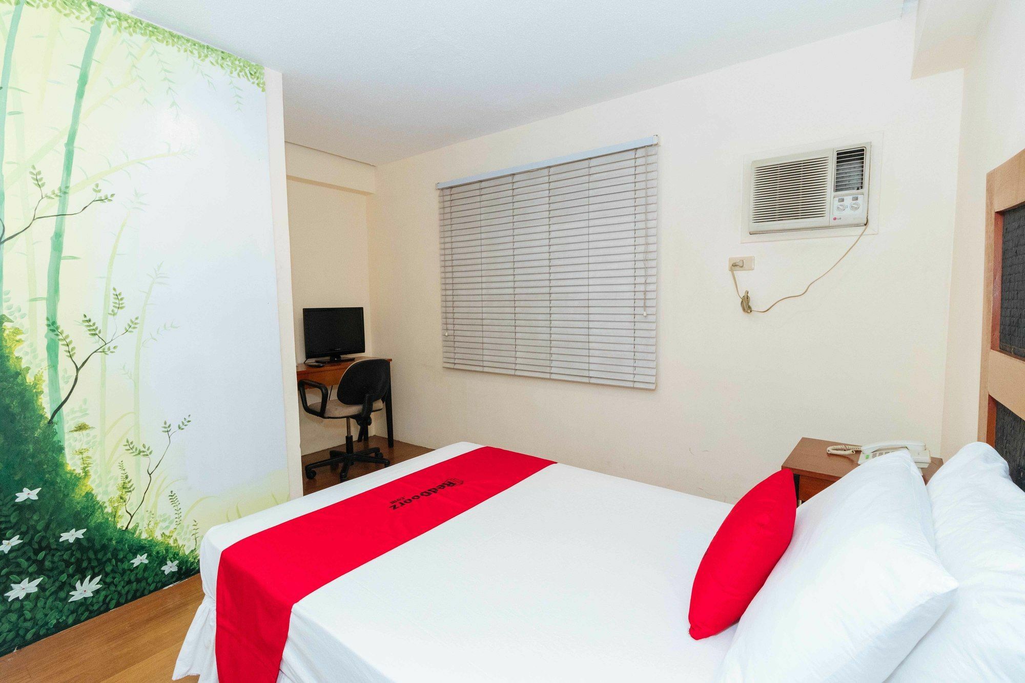 Reddoorz @ Amorsolo Makati Makati City Exteriör bild
