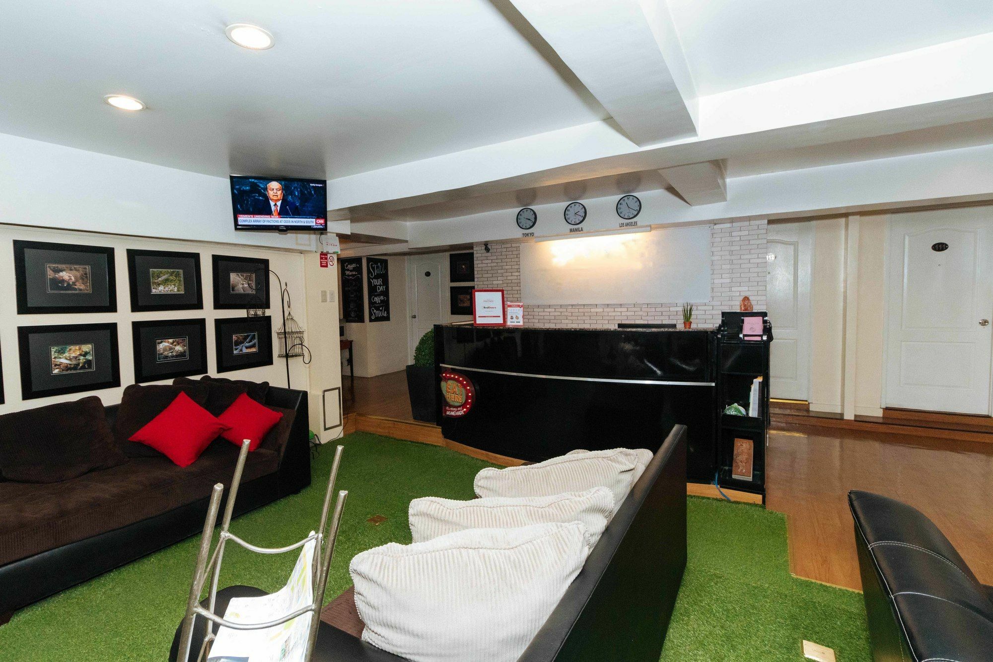 Reddoorz @ Amorsolo Makati Makati City Exteriör bild