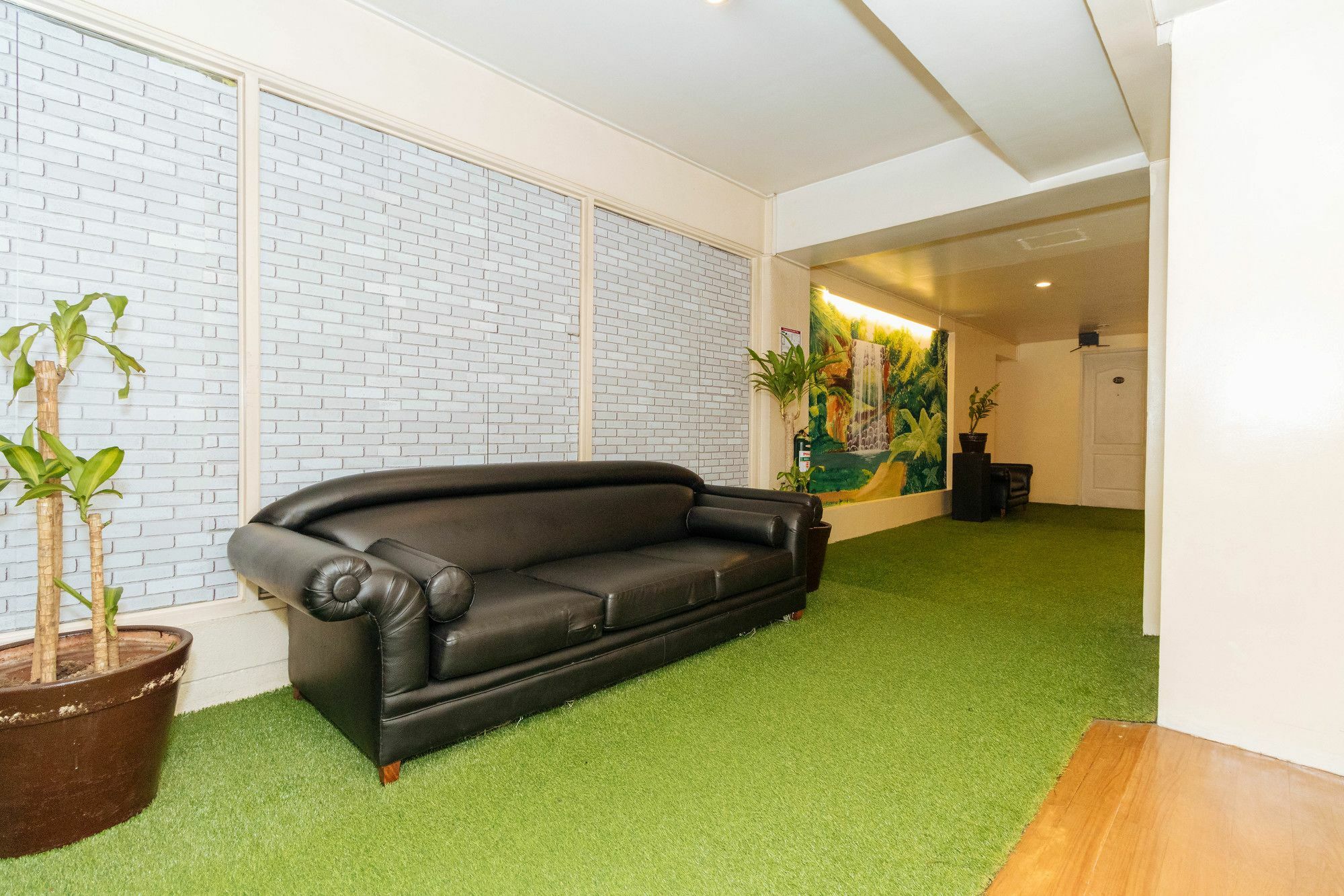 Reddoorz @ Amorsolo Makati Makati City Exteriör bild