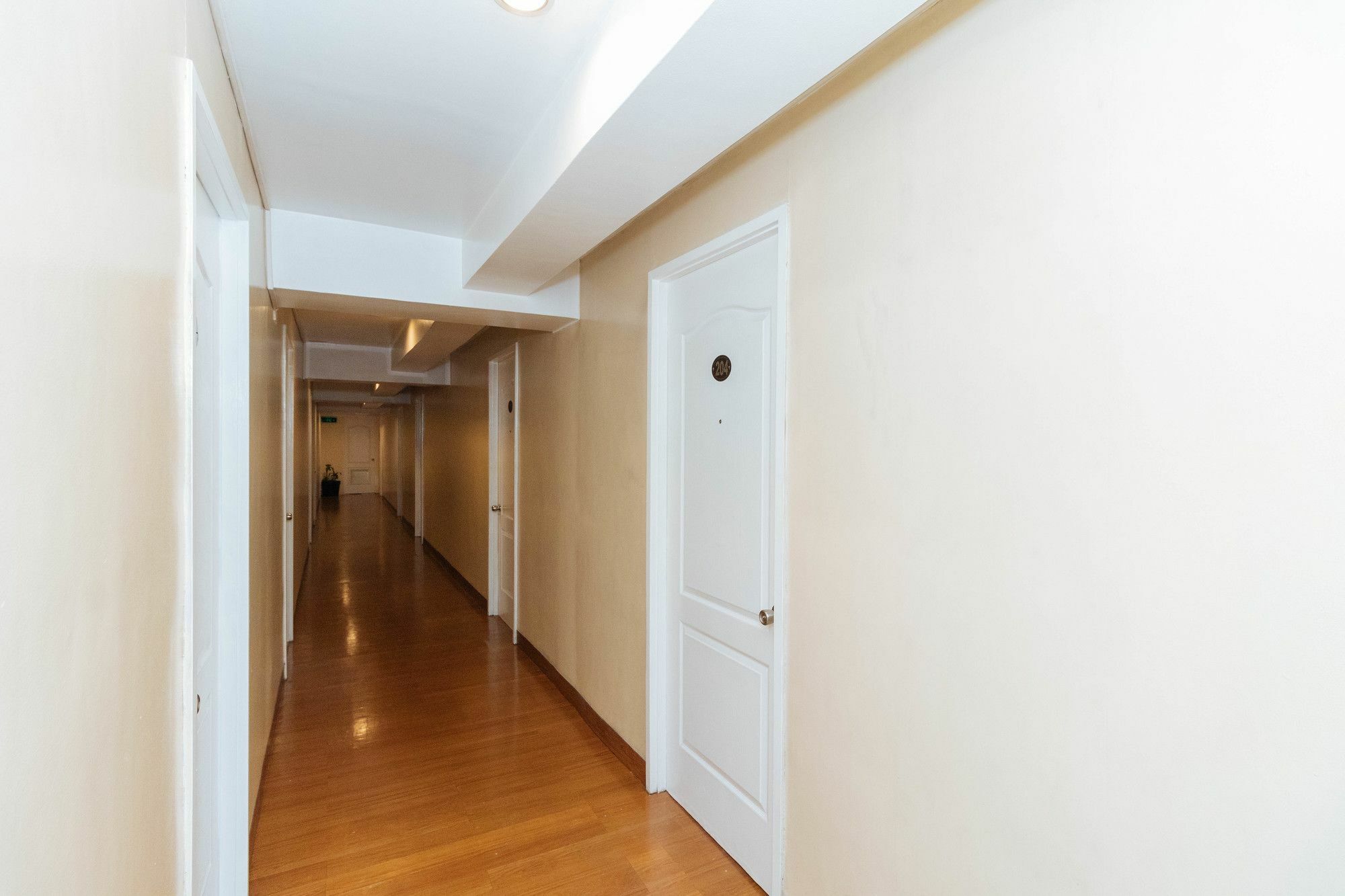 Reddoorz @ Amorsolo Makati Makati City Exteriör bild