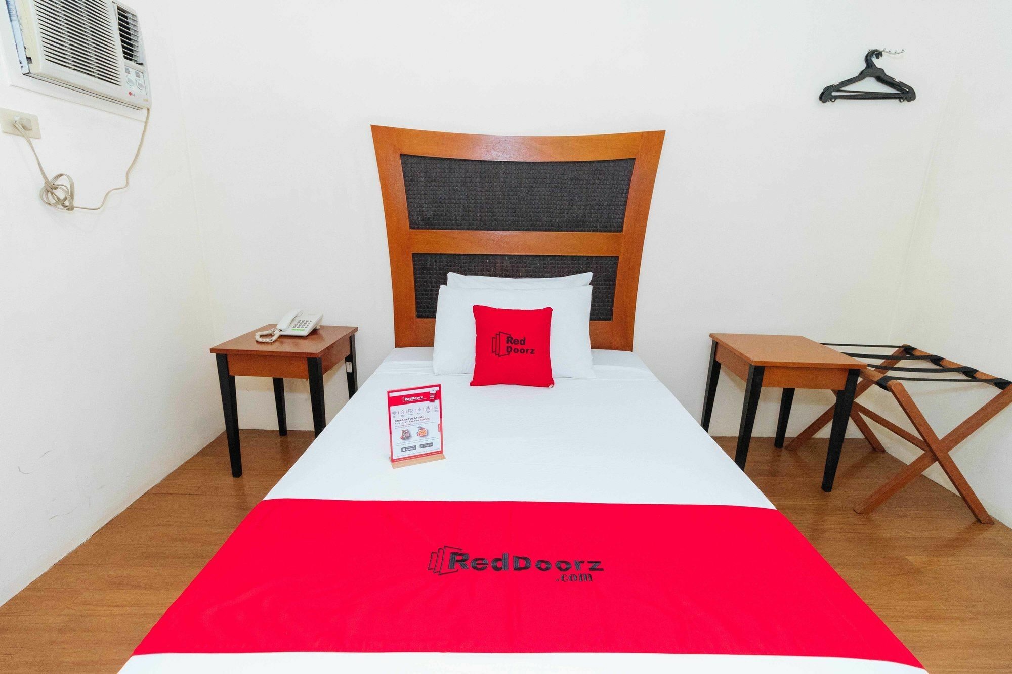 Reddoorz @ Amorsolo Makati Makati City Exteriör bild