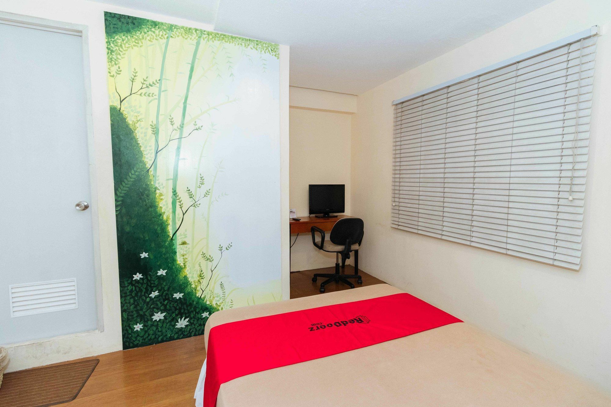 Reddoorz @ Amorsolo Makati Makati City Exteriör bild