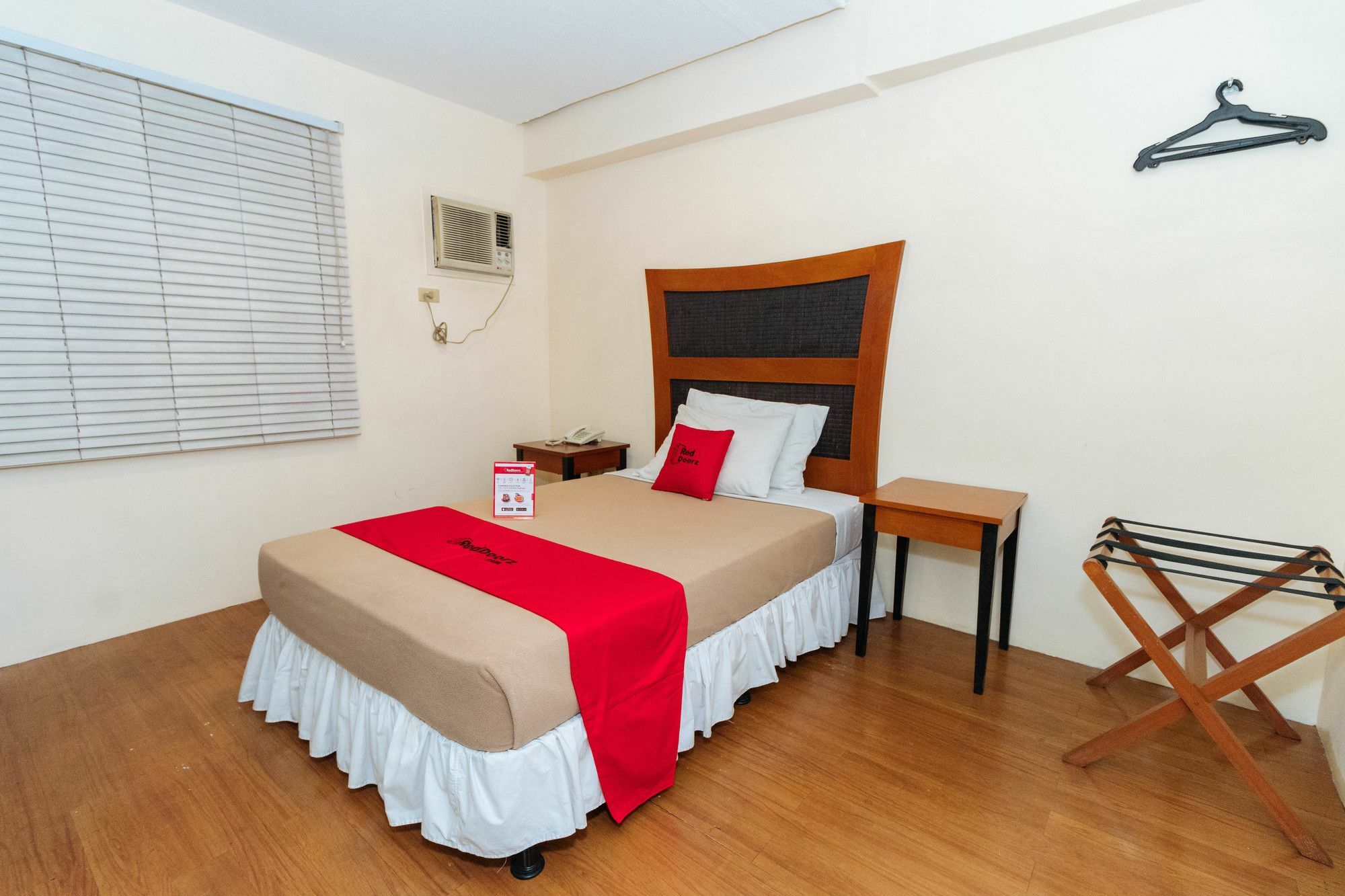 Reddoorz @ Amorsolo Makati Makati City Exteriör bild