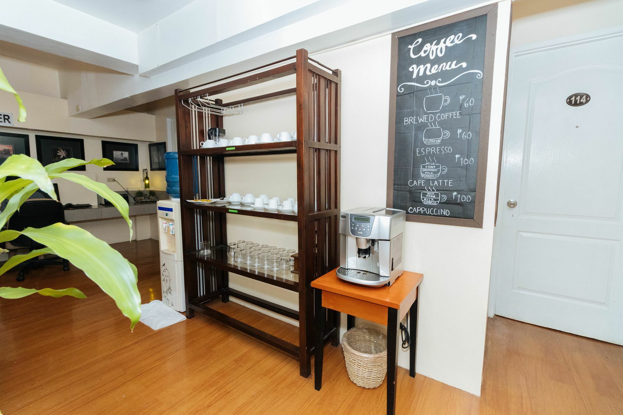 Reddoorz @ Amorsolo Makati Makati City Exteriör bild
