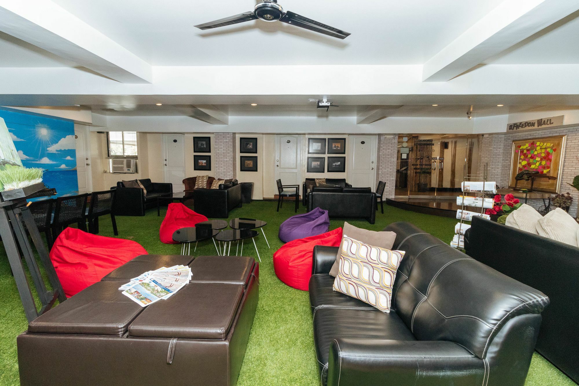 Reddoorz @ Amorsolo Makati Makati City Exteriör bild