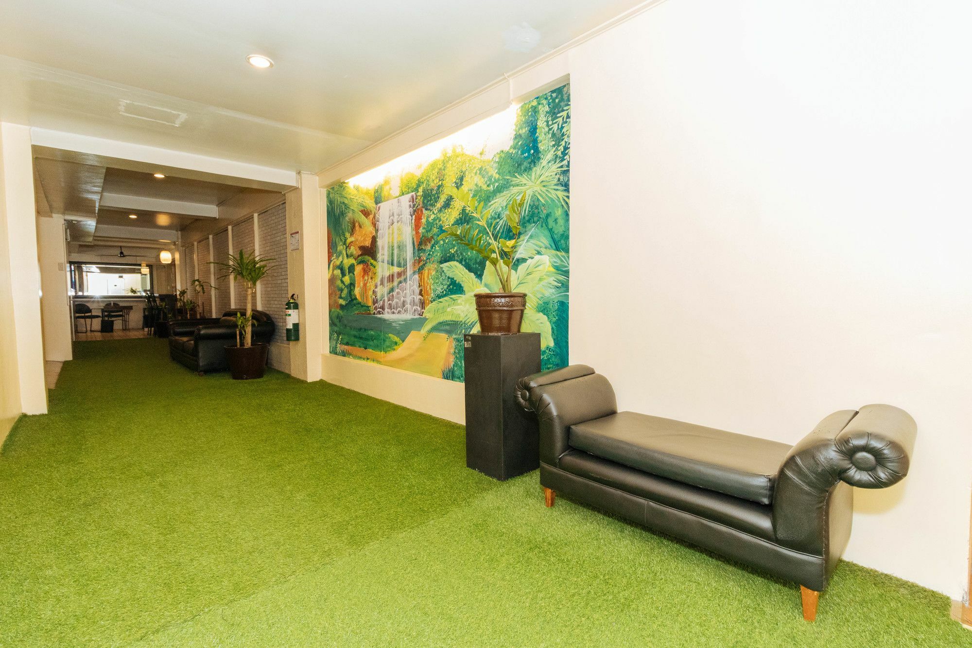 Reddoorz @ Amorsolo Makati Makati City Exteriör bild