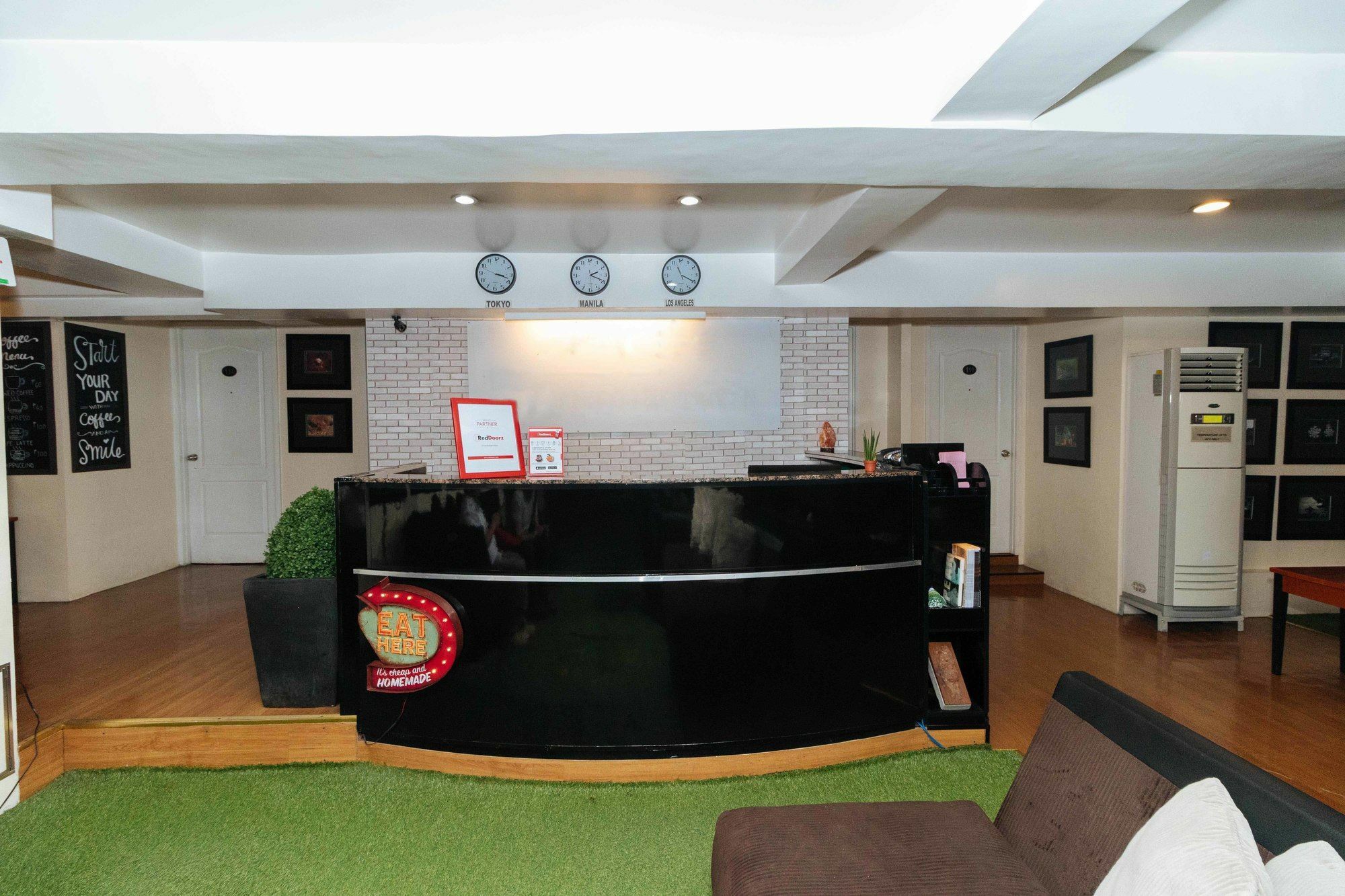 Reddoorz @ Amorsolo Makati Makati City Exteriör bild