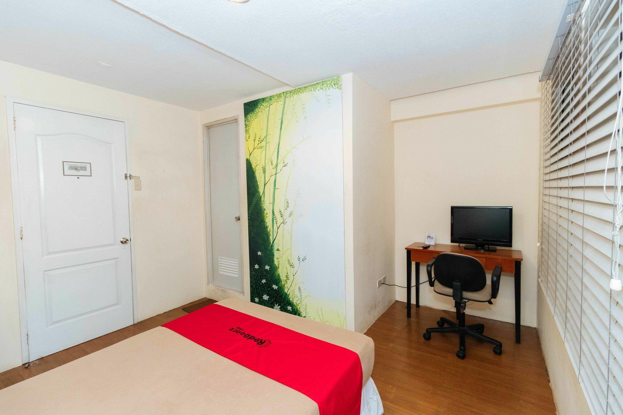 Reddoorz @ Amorsolo Makati Makati City Exteriör bild