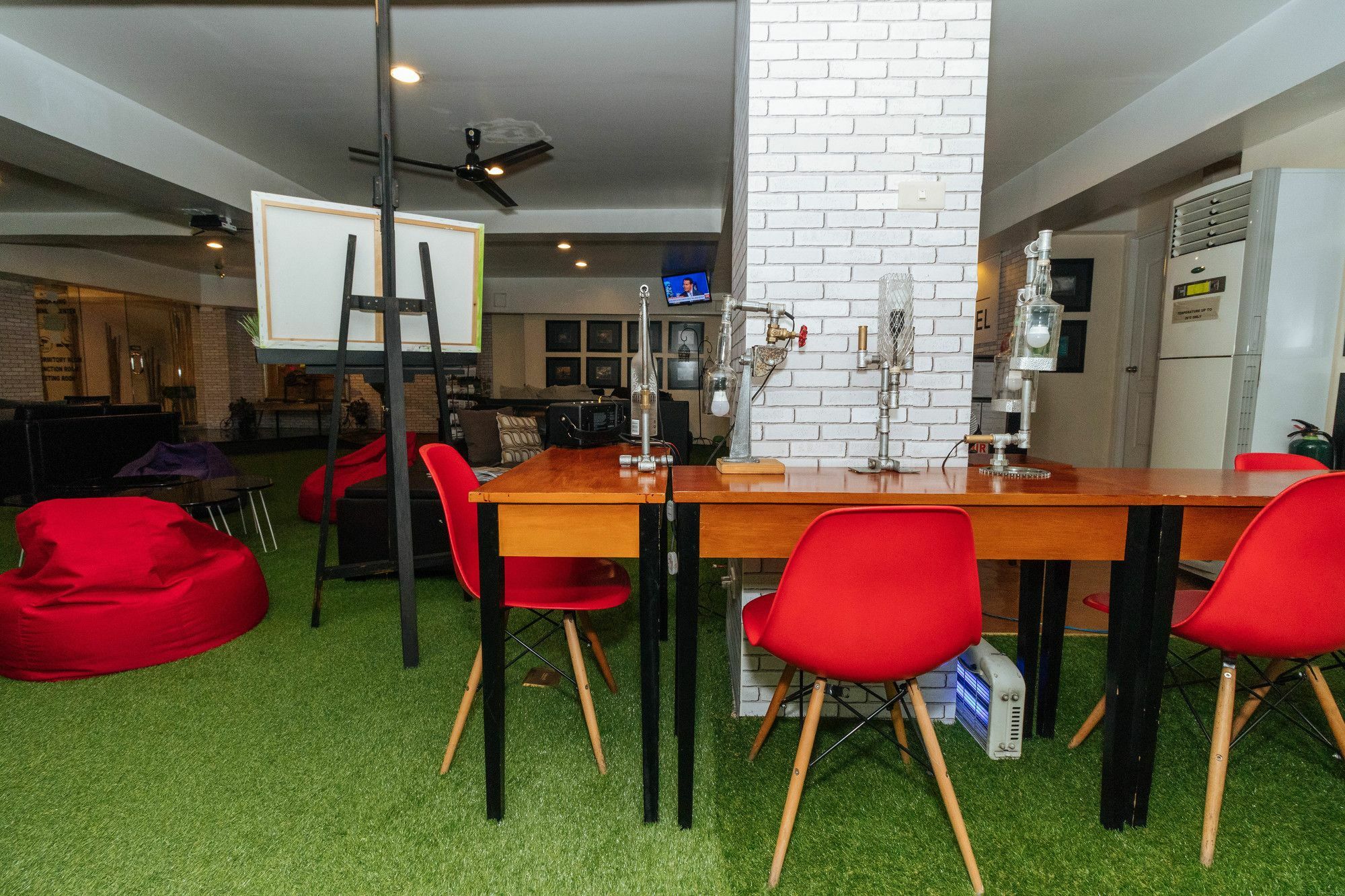 Reddoorz @ Amorsolo Makati Makati City Exteriör bild