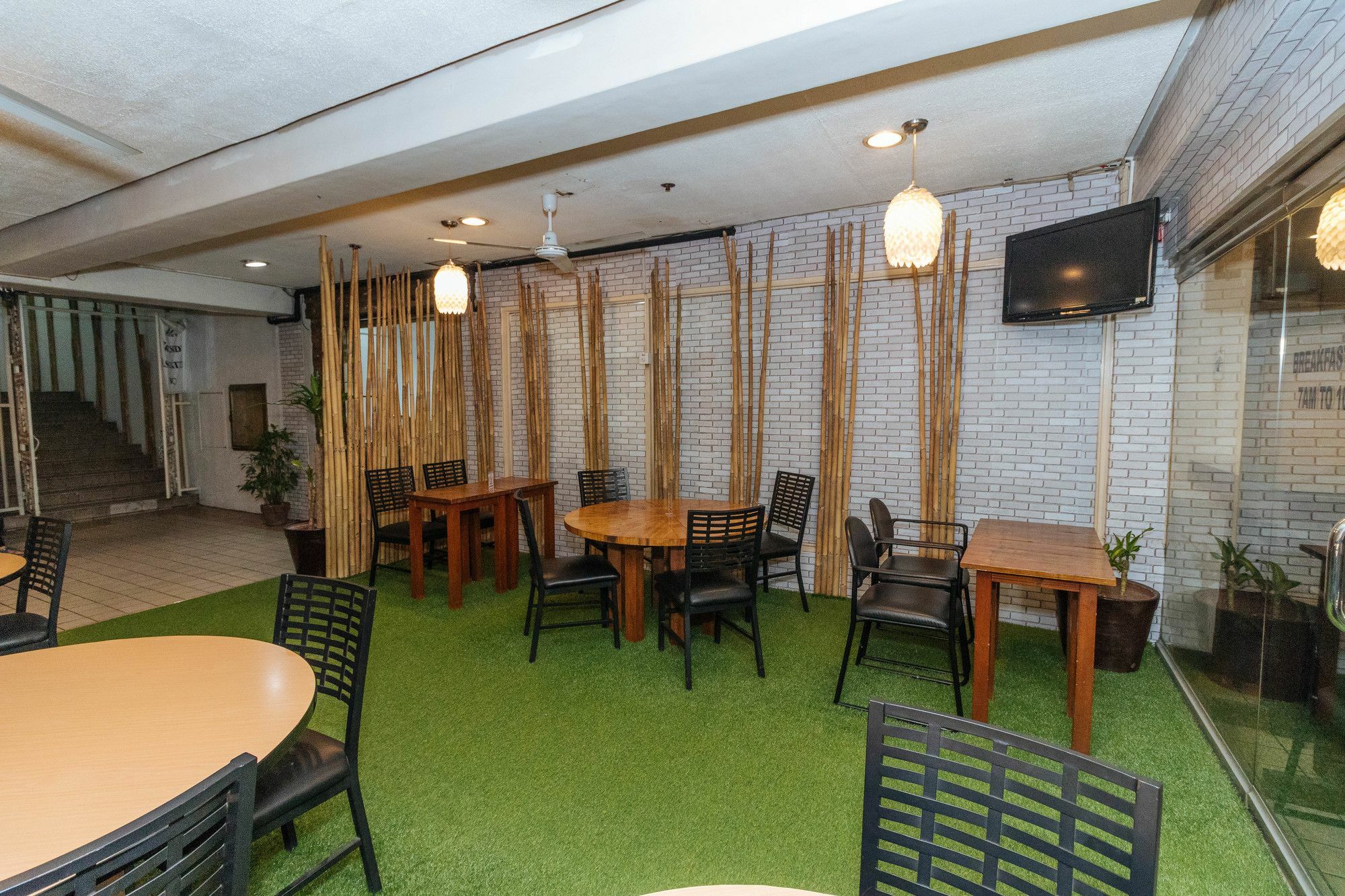 Reddoorz @ Amorsolo Makati Makati City Exteriör bild